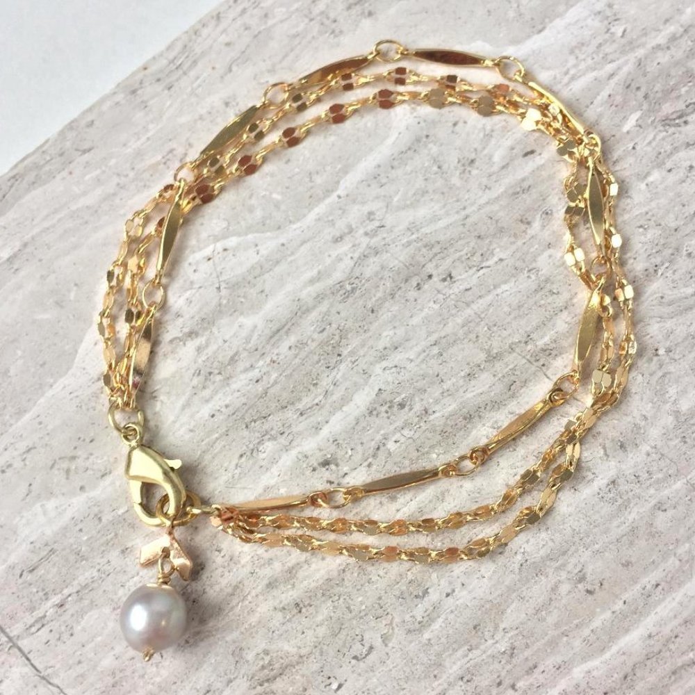 Three gold chains Bracelet w/ Pearl Dangle